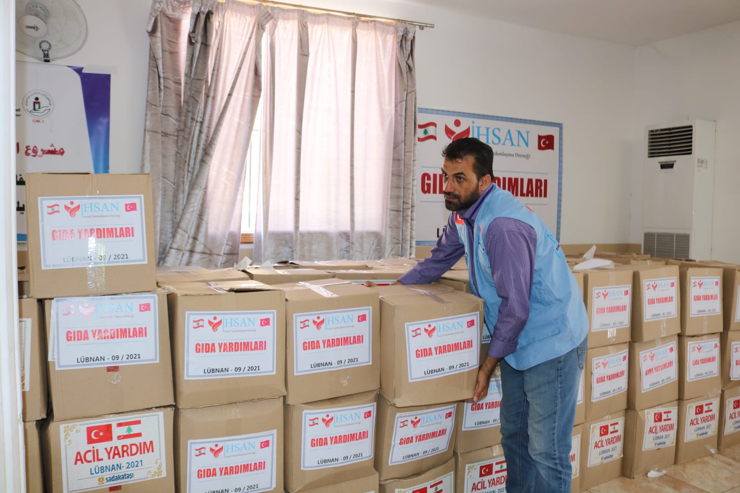 توزيع سلات غذائية لللاجئين الفلسطينين في لبنان