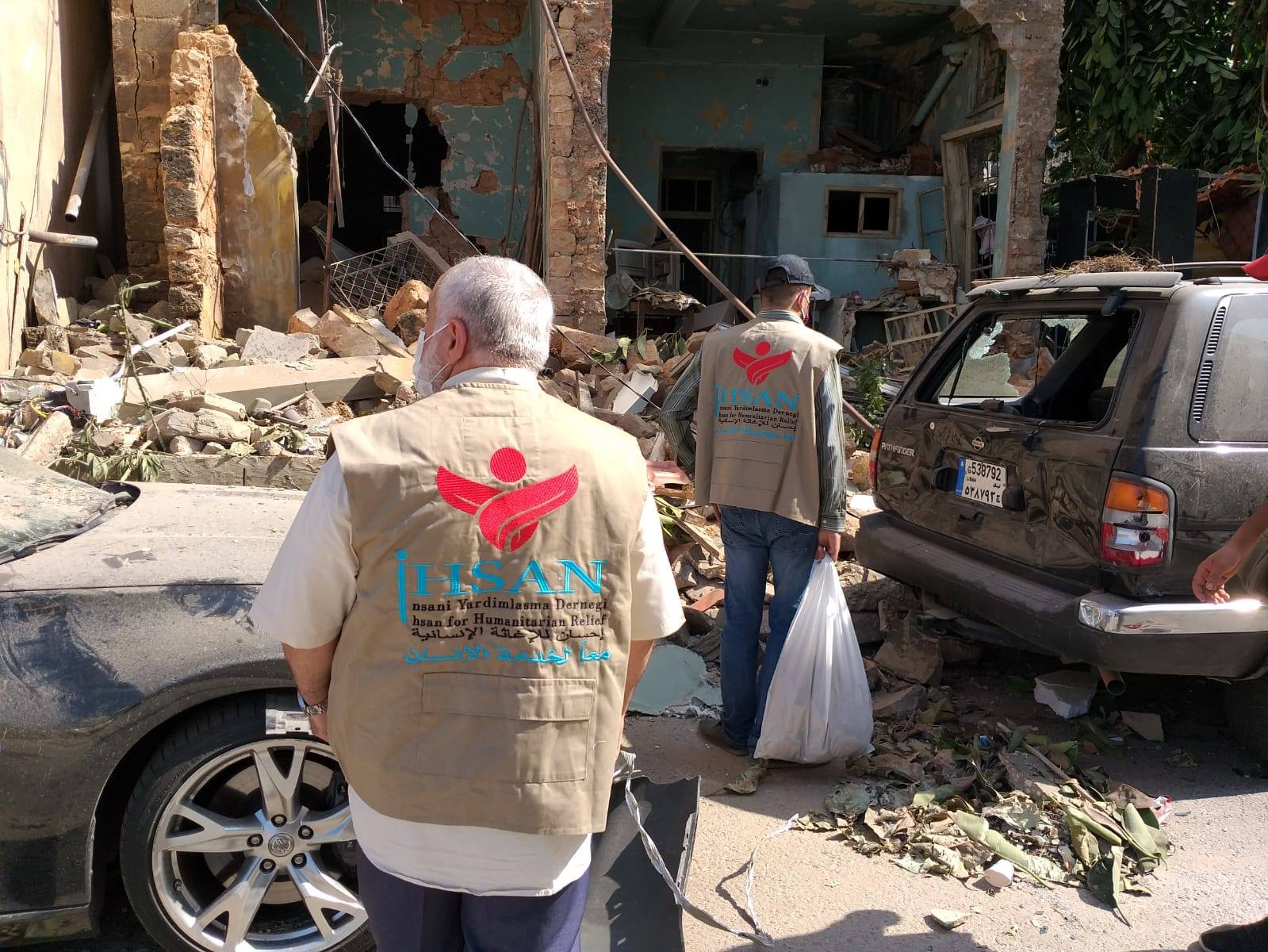 وفد إحسان للإغاثة الإنسانية يقوم بزيارة ميدانية لموقع انفجار ميناء بيروت