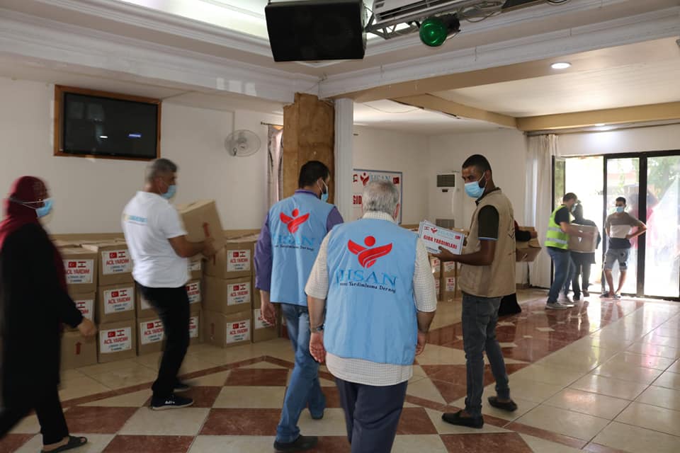 ضمن مشاريعها الخيرية ،قامت إحسان للإغاثة الإنسانية بتوزيع (380) سلة غذائية على العائلات الأشد فقراً من اللاجئين الفلسطينيين في مدينة صور اللبنانية