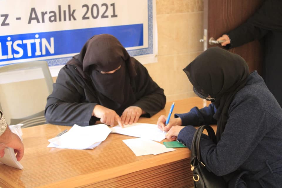 إحسان توزع كفالات لِ ( 176) يتيماً في قطاع غزة