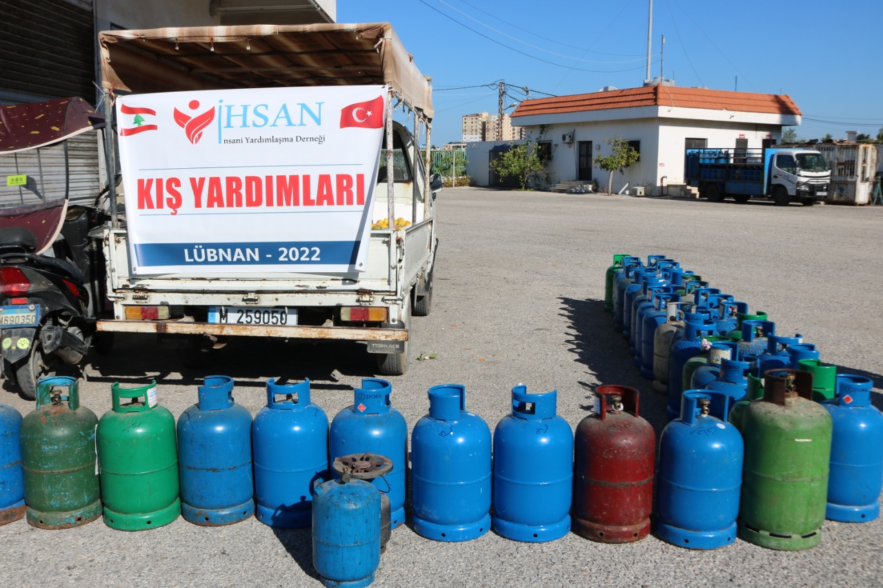 ماتزال إحسان للإغاثة الإنسانية مستمرة بتقديم يد العون والمساعدة والتخفيف من عبئ الحياة في ظل الظروف الصعبة التي يعايشها اخوتنا الفلسطينين في المخيمات اللبنانية .