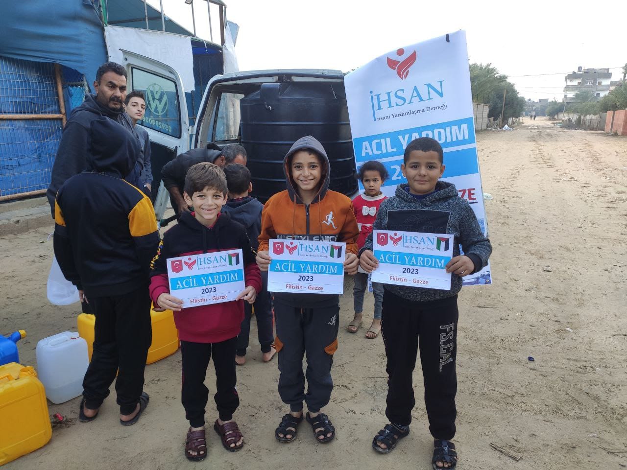 إحسان تقوم بتوفير مياه الشرب لأهلنا الصامدين في غزة 2023