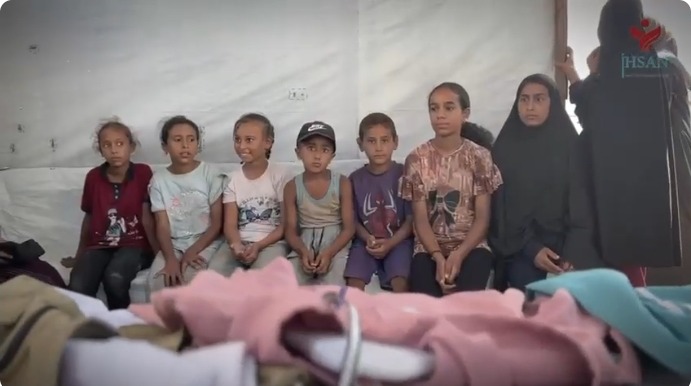 توزيع البطانيات والأغطية الشتوية جنوب غزة