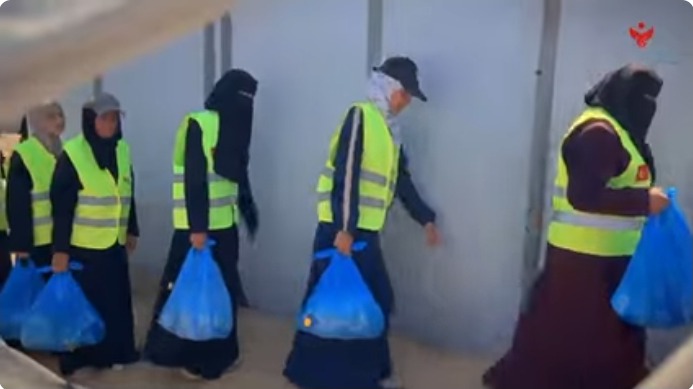 اليوم الثاني من توزيع السلات الغذائية على النازحين والمتضررين جنوب قطاع غزة