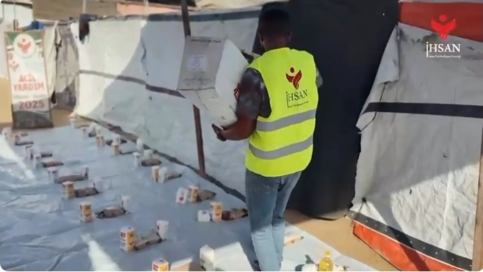 توزيع الطرود الغذائية داخل قطاع غزة