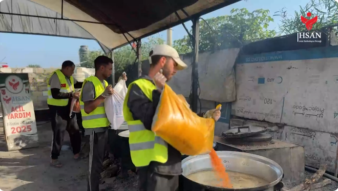 توزيع وجبات الطعام الساخنة في 18 يونيو 2025