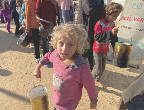 إيصال بعض المساعدات والاستمرار في تشغيل التكيات الخيرية بخانيونس