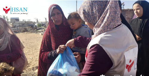 توزيع السلل الغذائية لأهلنا النازحين في قطاع غزة