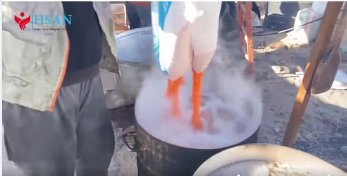 توزيع وجبات غذائية جنوبي القطاع عبر تكية إحسان الخيرية الأولى