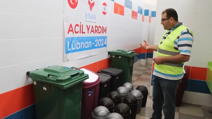 إحسان للإغاثة تؤهل المرافق الصحية وتؤمن المستوعبات لتوفير بيئة صحية للنازحين في لبنان