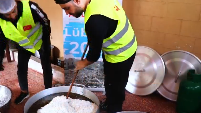 2 نوفمبر 2024 .. تجهيز وتوزيع الوجبات على الأسر المتعففة في مدارس الإيواء