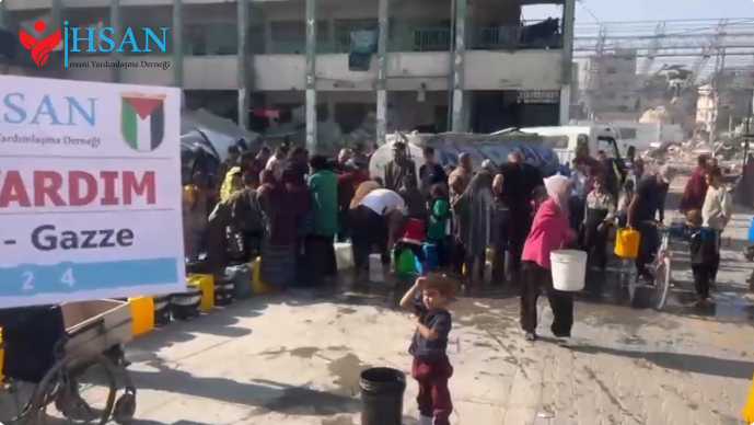 تقديم مياه الشرب المفلترة على أهلنا النازحين شمال قطاع غزة