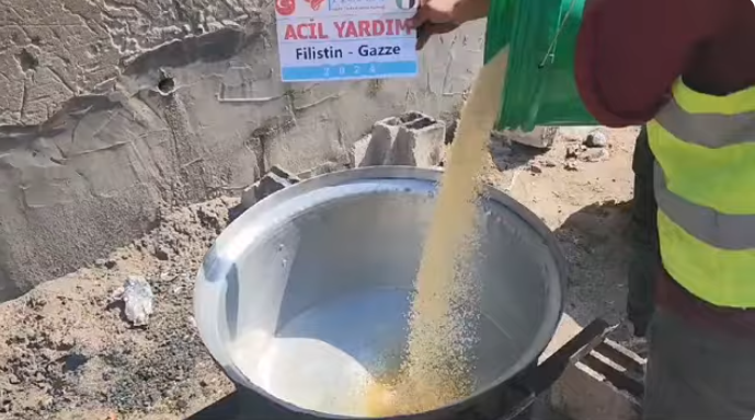 توزيع الطعام على النازحين شمال قطاع غزة المحاصر 25-9-2024