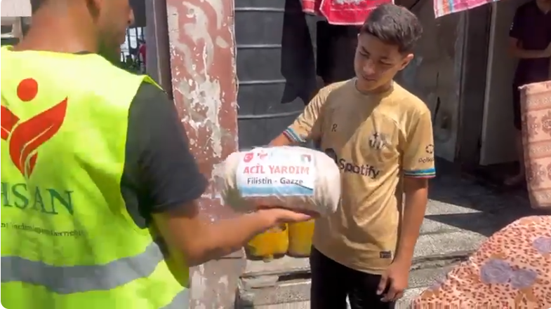 توزيع الخبز البلدي مستمر في شمال قطاع غزة المحاصر