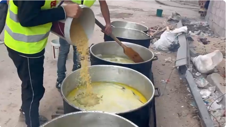 تقديم وجبات الطعام الساخنة شمال قطاع غزة 24 تموز