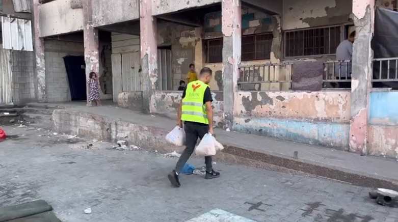 إحسان للإغاثة الإنسانية تقدم الخبز شمال قطاع غزة المحاصر 21\7\2024