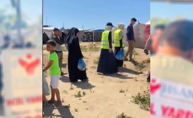 توزيع سلل غذائية لأحد مخيمات أهلنا النازحين في خان يونس