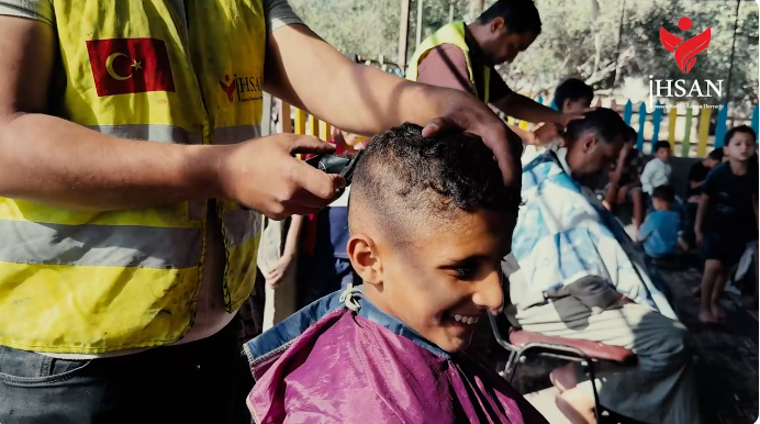مبادرة الحلاقة المجانية للأطفال في جنوب قطاع غزة