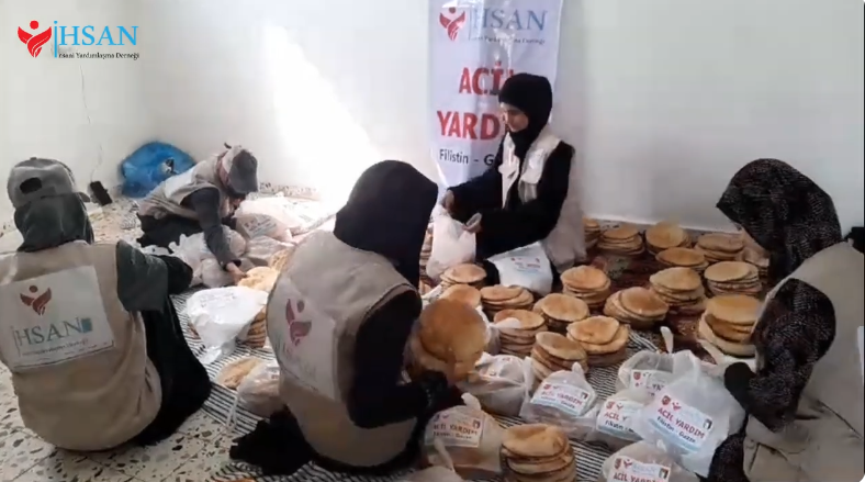 توزيع ربطات الخبز من مخيمات جنوب القطاع حزيران 2024