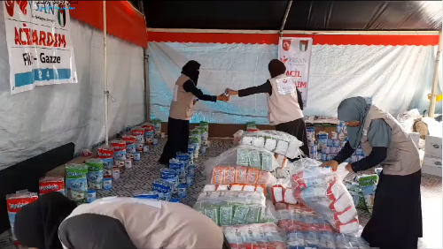 تجهيز حليب وحفاضات الأطفال داخل مجمع ناصر الطبي