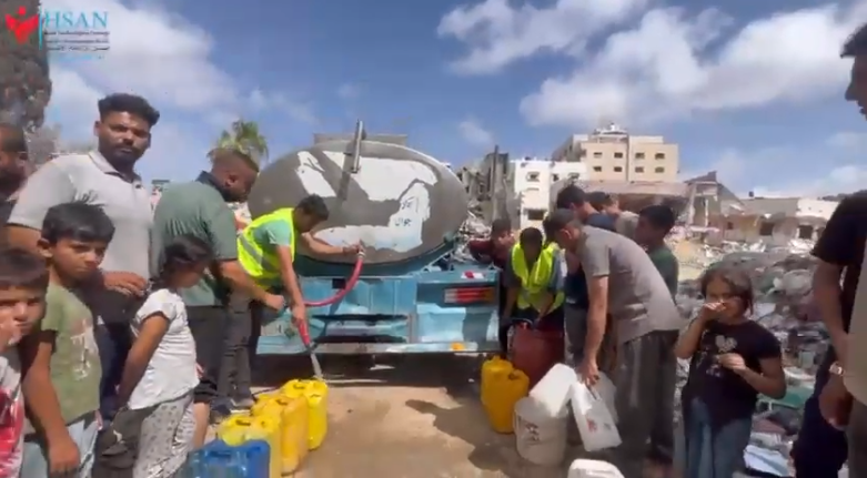 استمرار مشروع سقيا الماء مع تواصل العدوان في شمال قطاع غزة