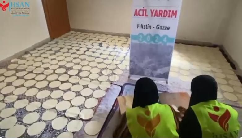 توزيع ربطات الخبز شمال قطاع غزة