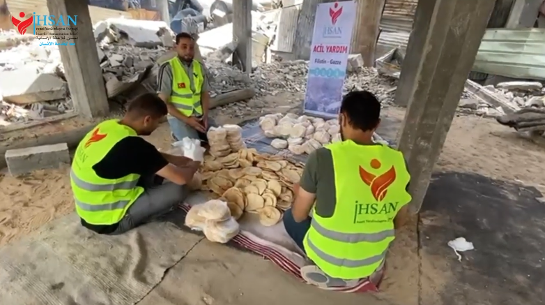 توزيع الخبز في شمال قطاع غزة 29 أبريل 2024