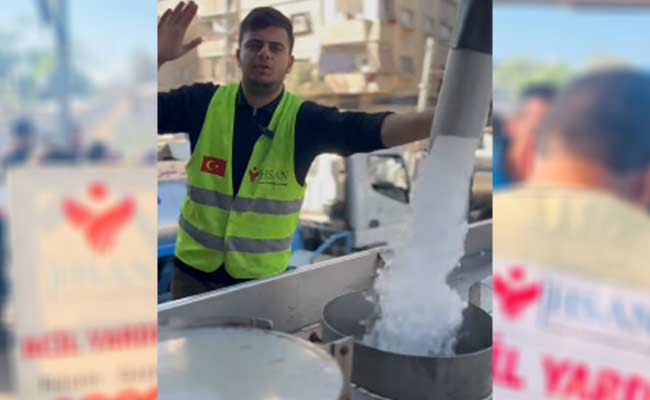 توزيع مياه مفلترة للشرب على النازحين شمال قطاع غزة