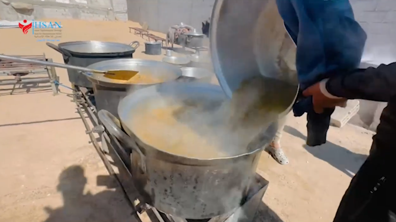 طبخ وتوزيع وجبات الإفطار على النازحين جنوب قطاع غزة 15 رمضان 2024