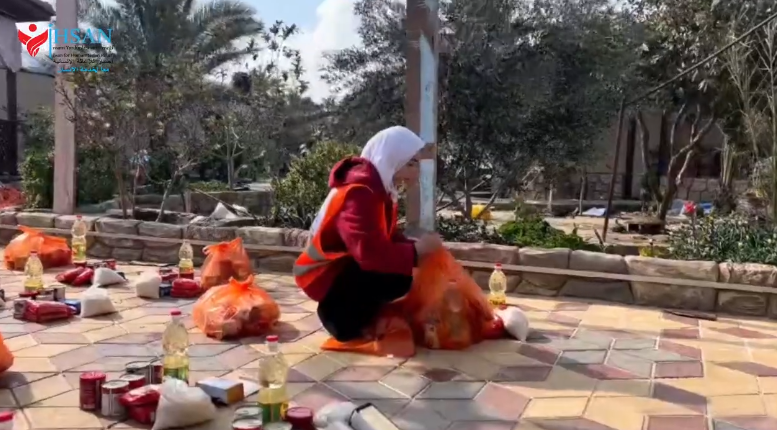 إحسان للإغاثة الإنسانية توزع مئات السلل الرمضانية على النازحين في مدينة رفح 2024