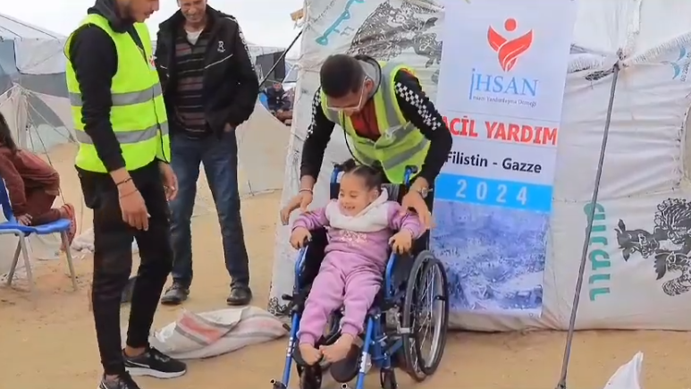 إحسان للإغاثة الإنسانية تستجيب لنداء طفلة