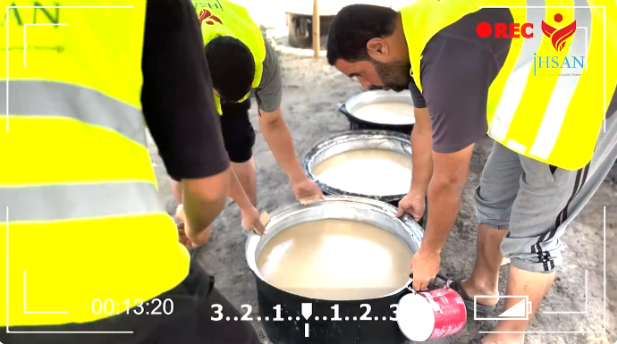 في ظل المجازر الوحشية بحق الفلسطينيين تستمر إحسان للاغاثة الإنسانية بتقديم الخير والعطاء للناس