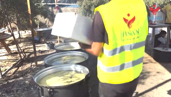 في ظل المجازر الوحشية بحق الفلسطينيين تستمر إحسان للاغاثة الإنسانية بتقديم الخير والعطاء للناس