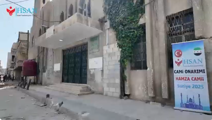 إحسان للإغاثة تبدأ ترميم مئذنة جامع حمزة داخل مخيم اليرموك