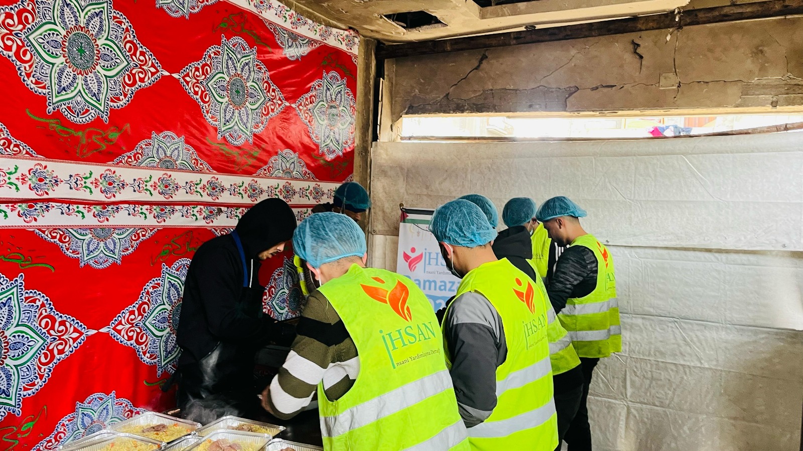 تقديم الوجبات الغذائية اليومية يوم السبت 8 رمضان