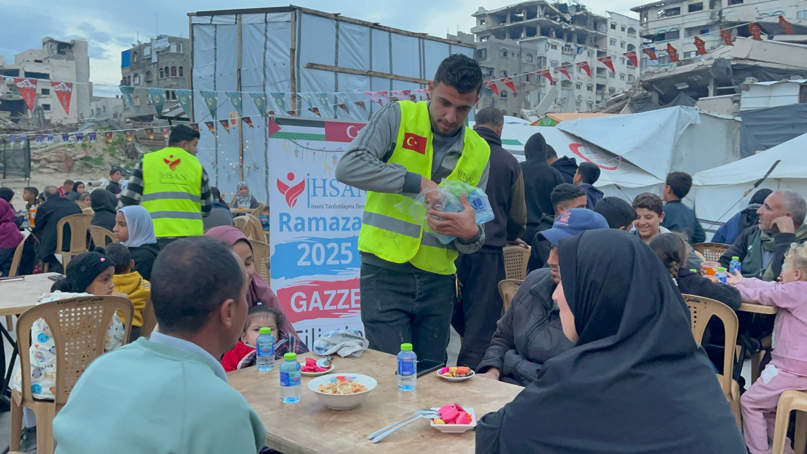 إفطار جماعي شمال قطاع غزة المحاصر