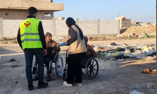 تقديم حصص التمر الجمعة 14 رمضان/آذار في مخيم مدينة درعا السورية