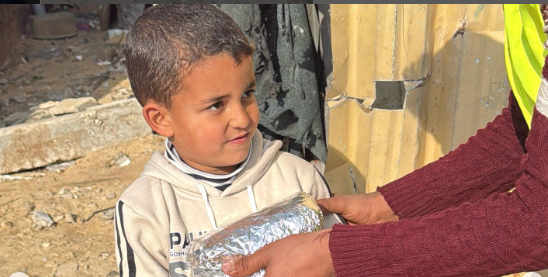 توزيع الطعام ضمن مشروع إفطار الصائم في تكية الطعام السبت 8 رمضان