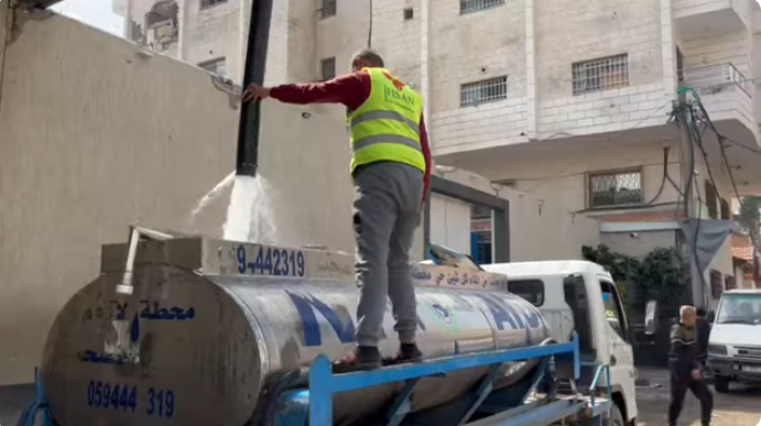 سقيا الماء في اليوم الخامس من شهر رمضان المبارك في شمال غزة الحبيب