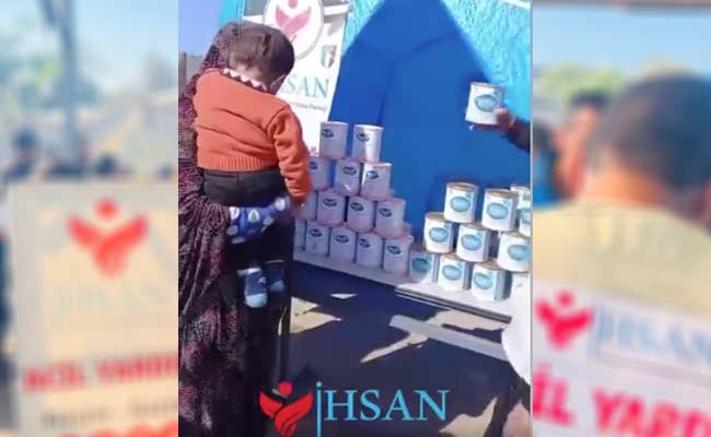 تقديم حليب الأطفال جنوبي قطاع غزة