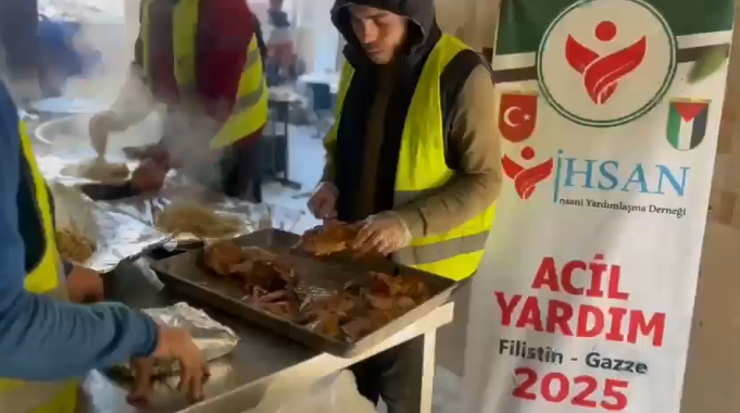 توزيع الوجبات الساخنة شمال قطاع غزة المحاصر 20_02_2025