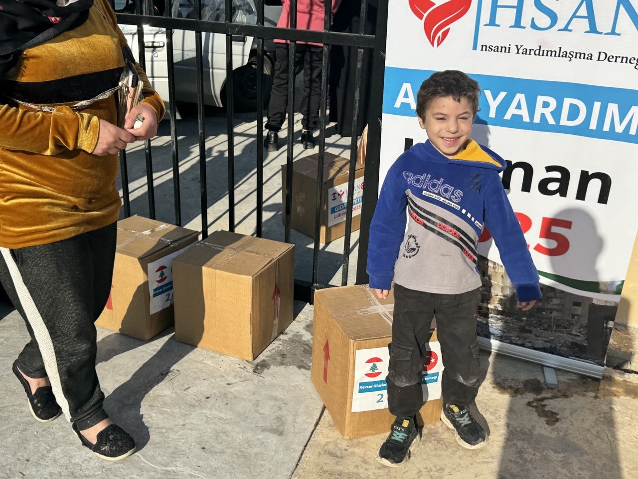 تقديم سلل غذائية للعائلات الأشد حاجة في مخيمات صيدا وضواحيها