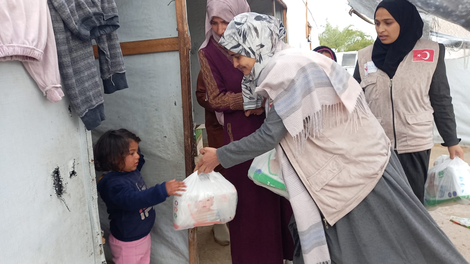 تقديم فوط الأطفال بمقاسات مختلفة، الثلاثاء 31 كانون الأول