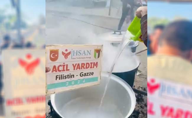 إحسان للاغاثة تقدم مئات الوجبات يومياً للنازحين والمتضررين جنوب القطاع