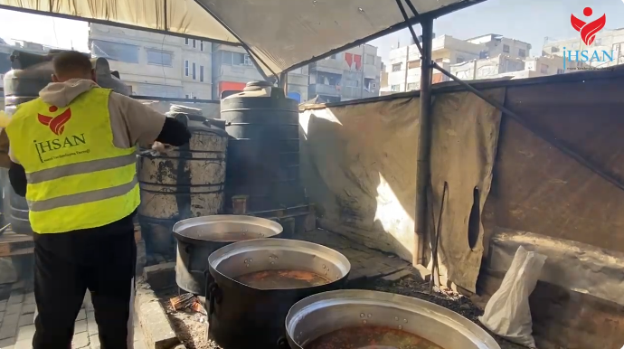 تكية إحسان للاغاثة الإنسانية الثانية في 24 أيار 2025