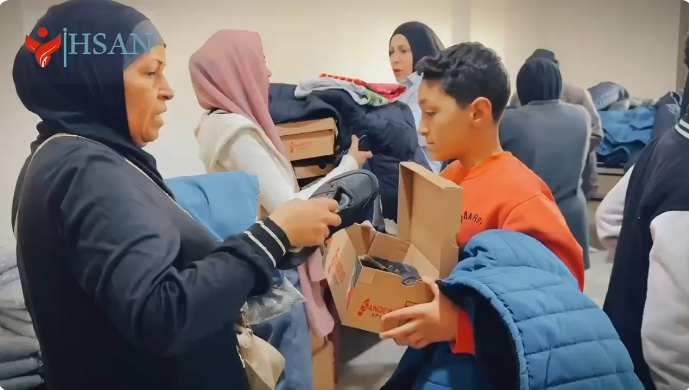 إحسان للإغاثة الإنسانية تواصل مشروع الكسوة الشتوية في شمال لبنان