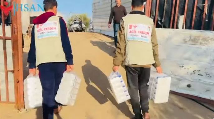 توزيع الطحين للاسر النازحة والمتعففة جنوب قطاع غزة 17-1-2025