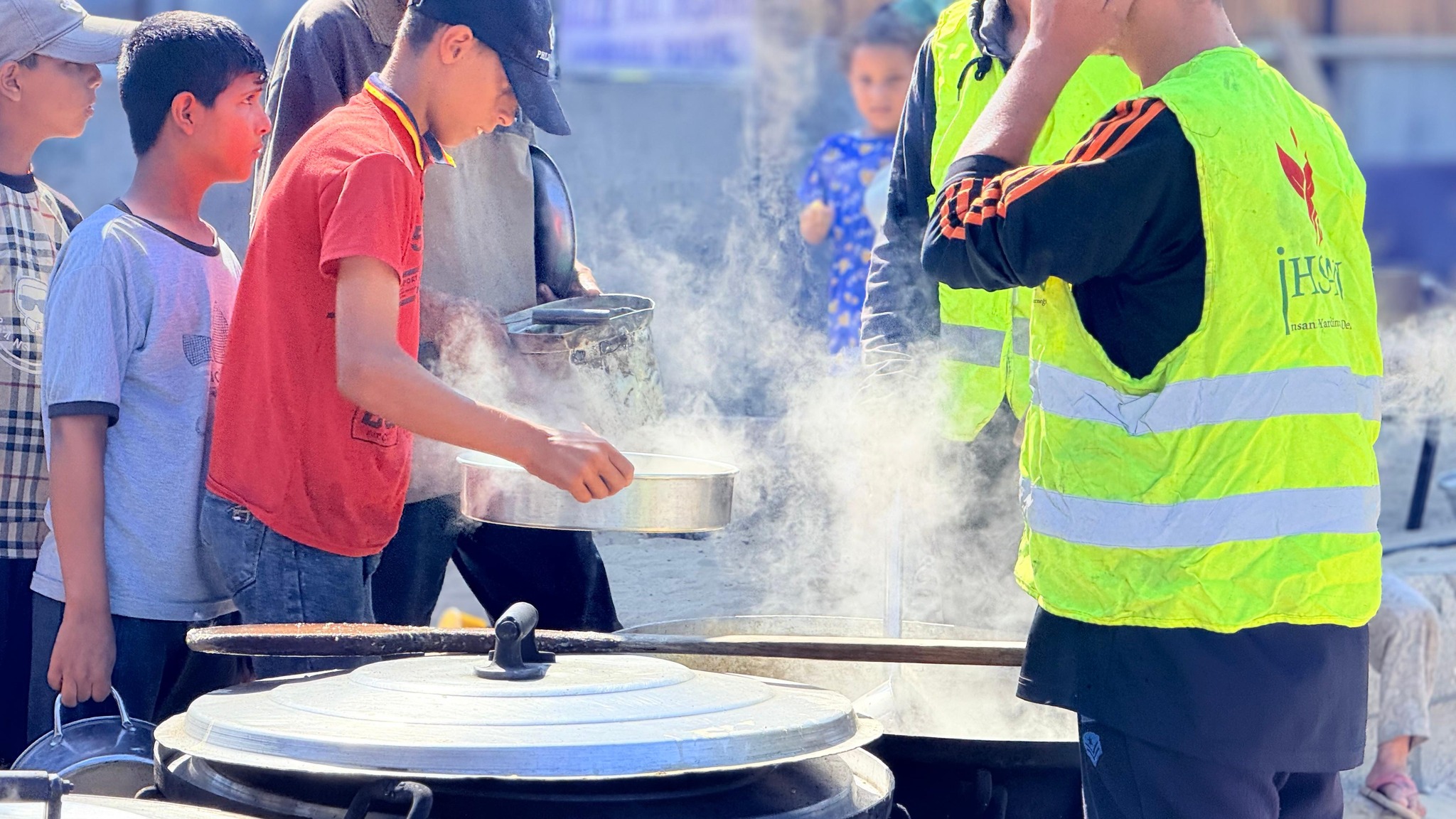 تقديم الوجبات الغذائية يوم الخميس 19 حزيران 2025