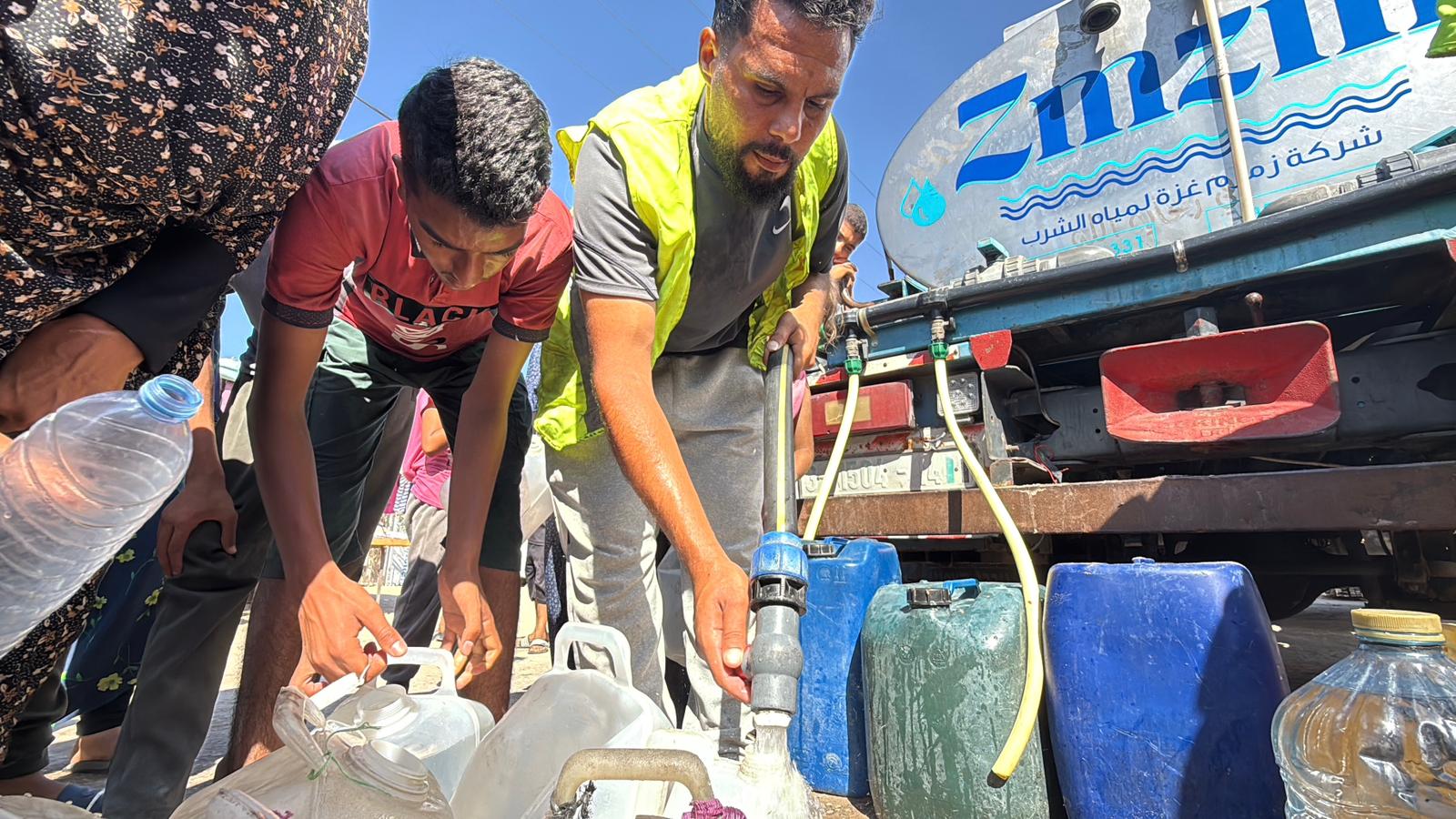 مشروع “سقيا الماء” مستمر لأهلنا في قطاع غزة